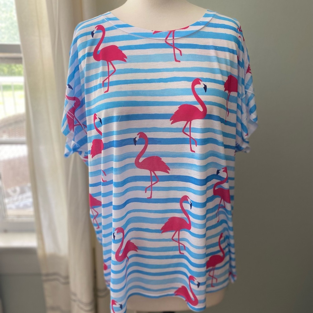 Lightweight flamingo print tee. So so cute for summer. Multiple sizes.